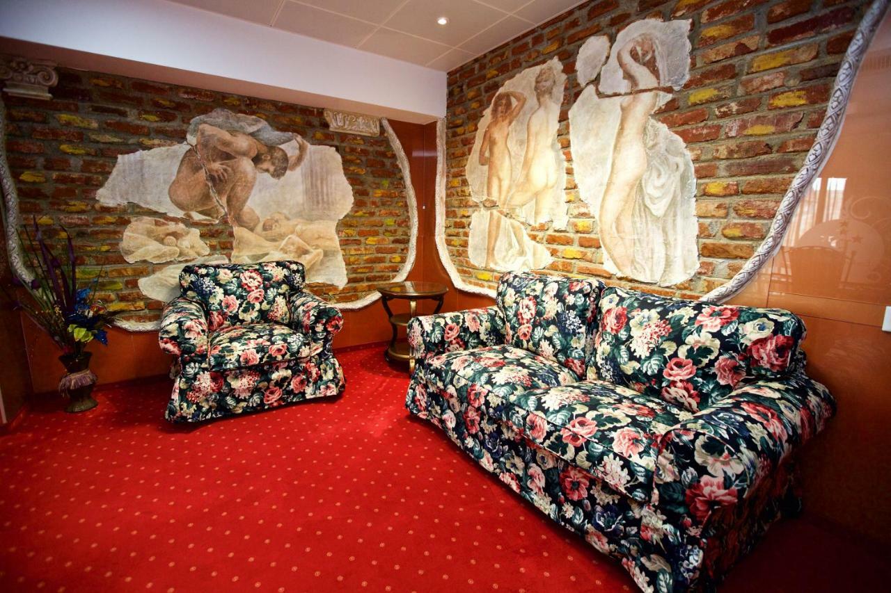 Grand Pier Boutique Luxury King And Queen Deluxe Rooms, With Free Welcome Breakfast For All Stays Up To 4 Nights Bukarest Exteriör bild