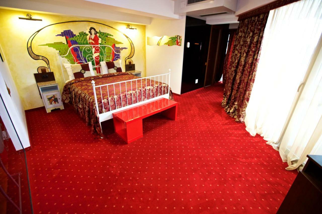 Grand Pier Boutique Luxury King And Queen Deluxe Rooms, With Free Welcome Breakfast For All Stays Up To 4 Nights Bukarest Exteriör bild
