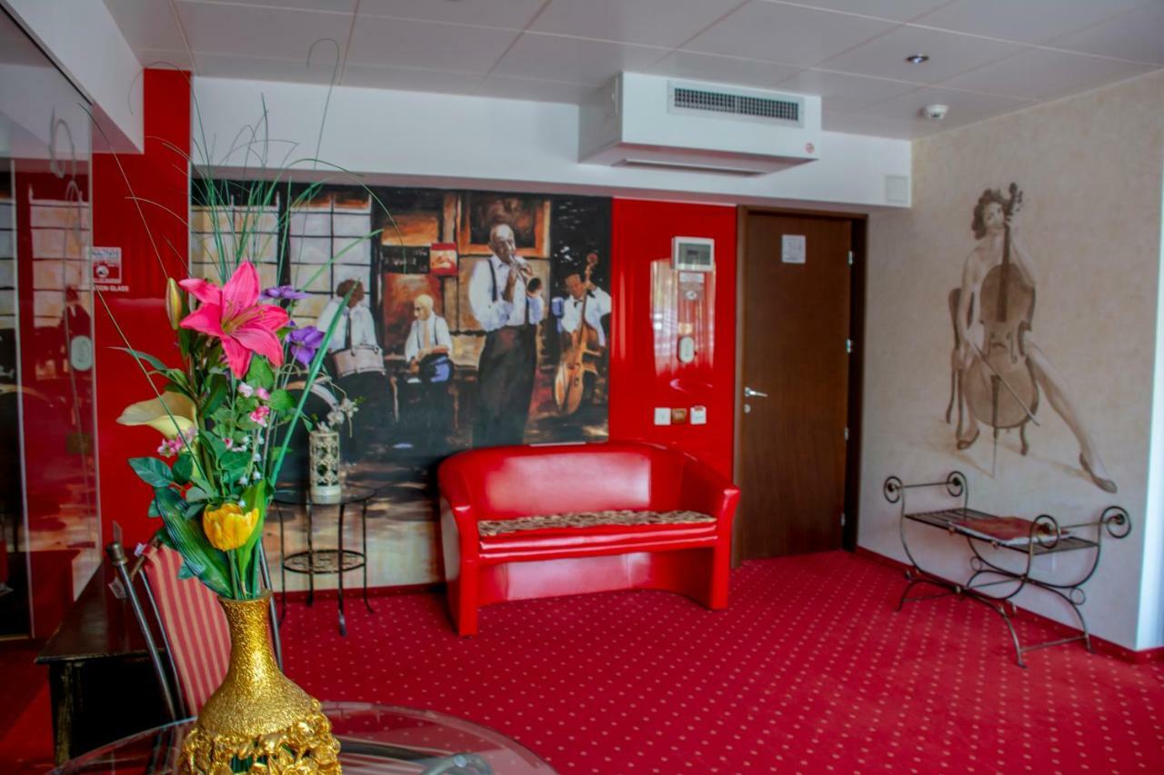 Grand Pier Boutique Luxury King And Queen Deluxe Rooms, With Free Welcome Breakfast For All Stays Up To 4 Nights Bukarest Exteriör bild