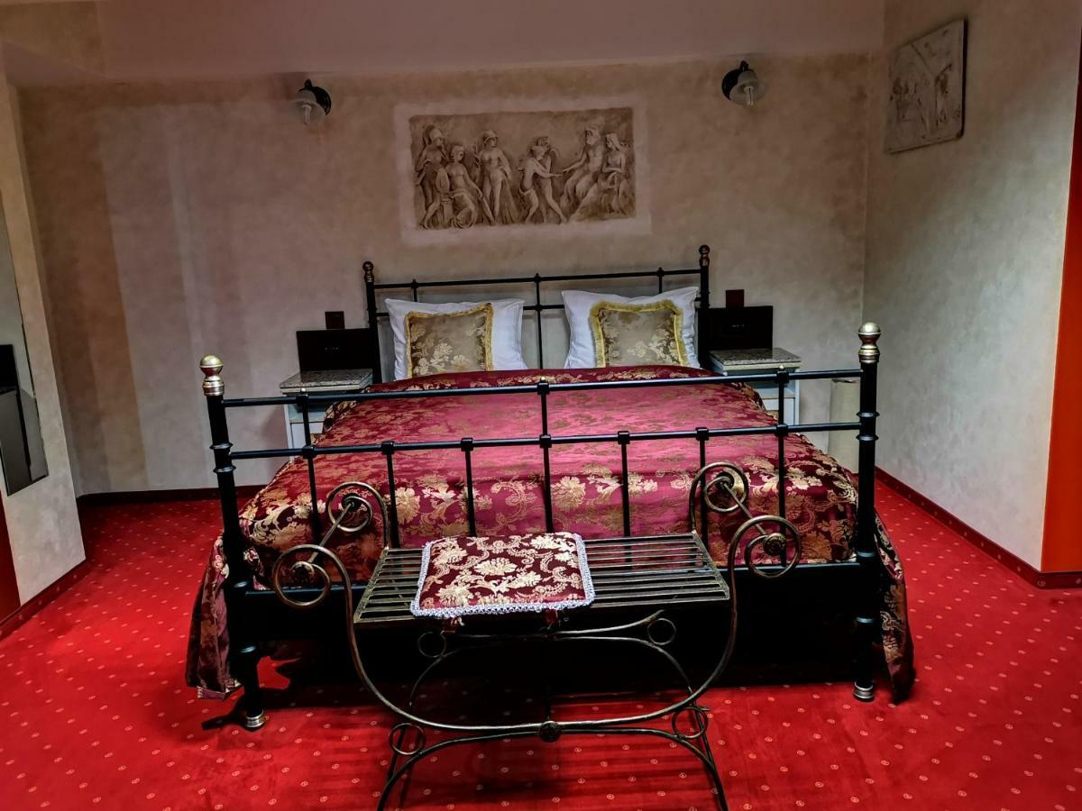 Grand Pier Boutique Luxury King And Queen Deluxe Rooms, With Free Welcome Breakfast For All Stays Up To 4 Nights Bukarest Exteriör bild