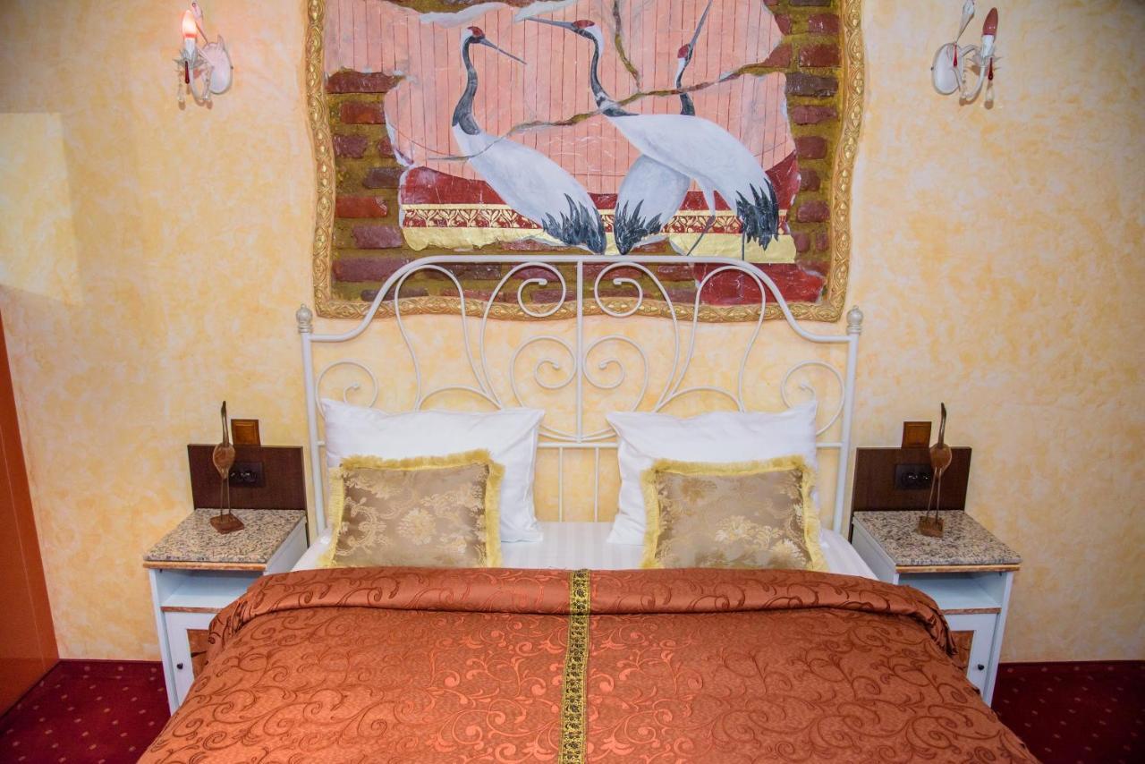 Grand Pier Boutique Luxury King And Queen Deluxe Rooms, With Free Welcome Breakfast For All Stays Up To 4 Nights Bukarest Exteriör bild